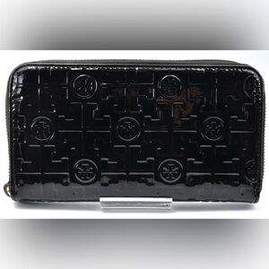 Tory Burch Black Patent Leather Embossed Logo Zip Around Wallet GUC